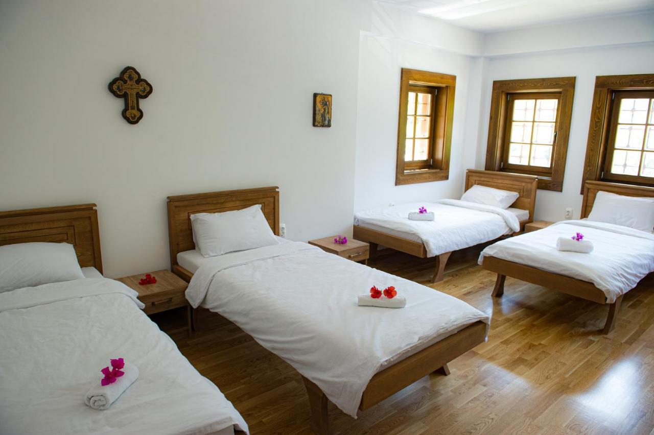 Guest Mansion, Гостински Палат Rostusa Extérieur photo