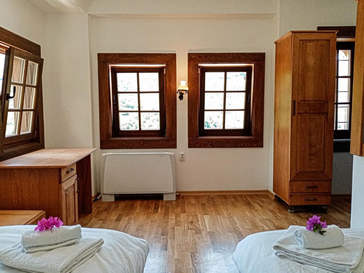 Guest Mansion, Гостински Палат Rostusa Extérieur photo
