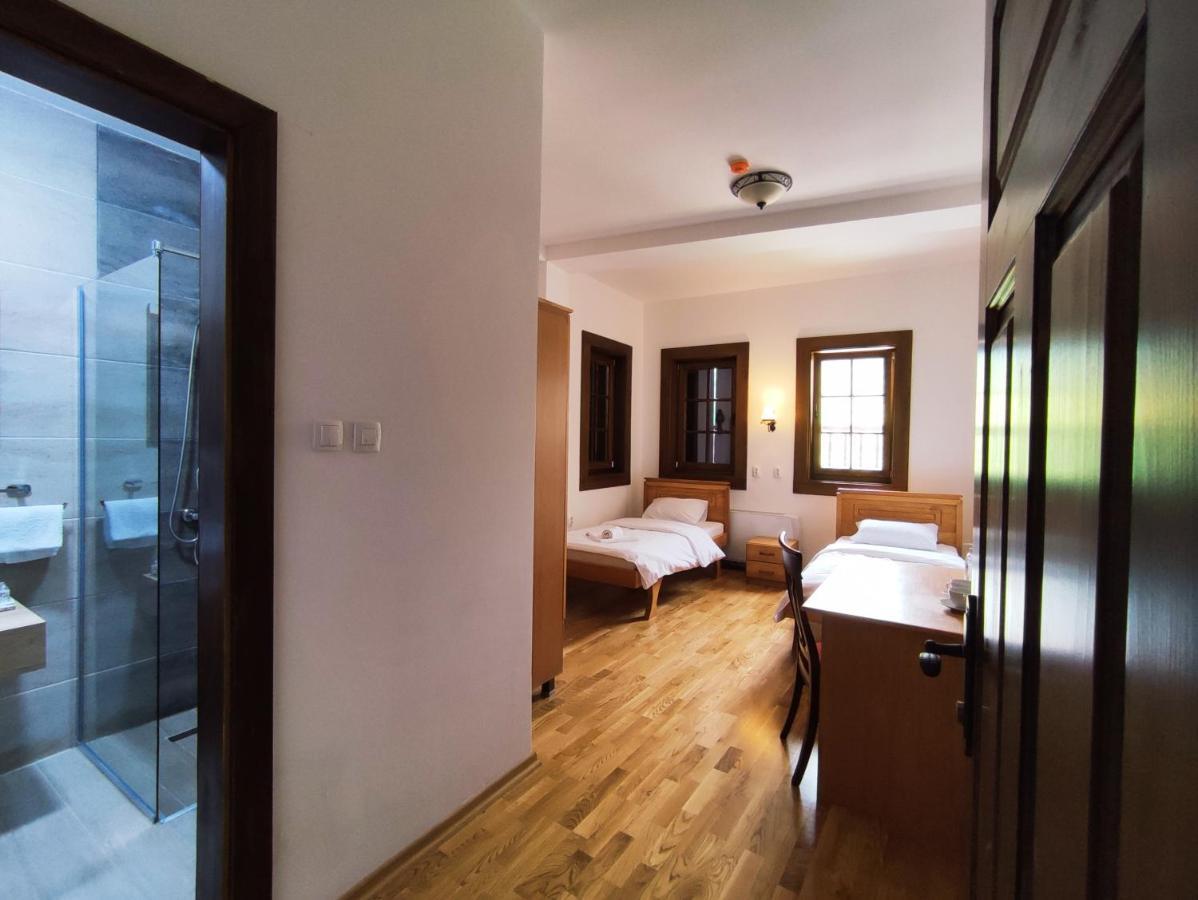 Guest Mansion, Гостински Палат Rostusa Extérieur photo