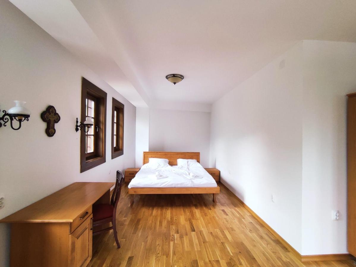 Guest Mansion, Гостински Палат Rostusa Extérieur photo
