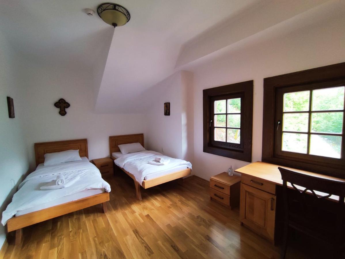 Guest Mansion, Гостински Палат Rostusa Extérieur photo
