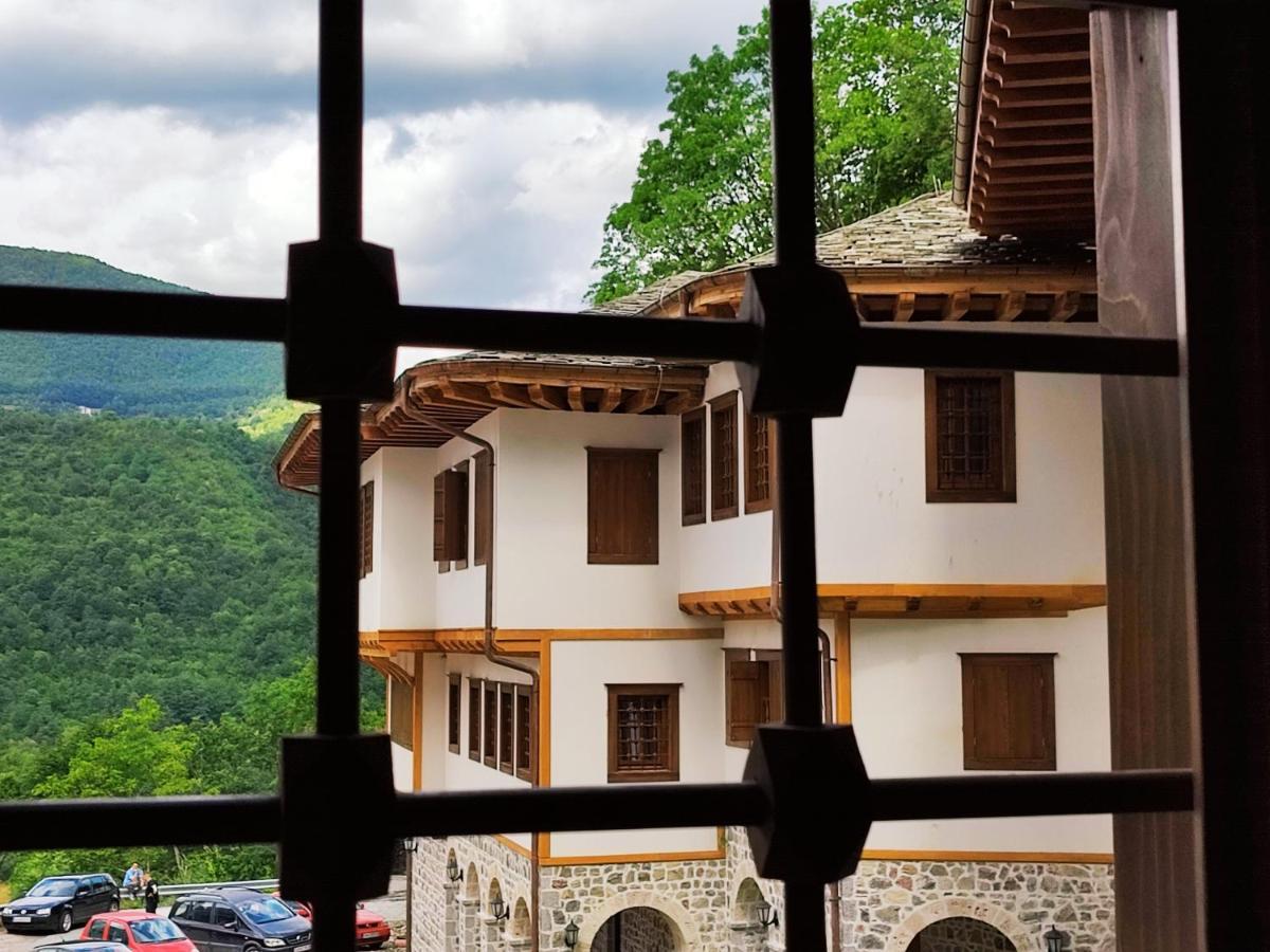 Guest Mansion, Гостински Палат Rostusa Extérieur photo
