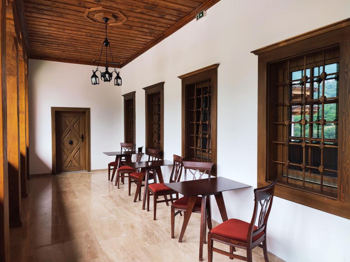 Guest Mansion, Гостински Палат Rostusa Extérieur photo