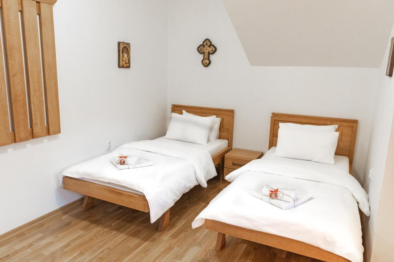 Guest Mansion, Гостински Палат Rostusa Extérieur photo