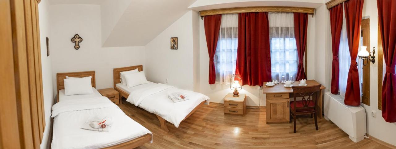 Guest Mansion, Гостински Палат Rostusa Extérieur photo