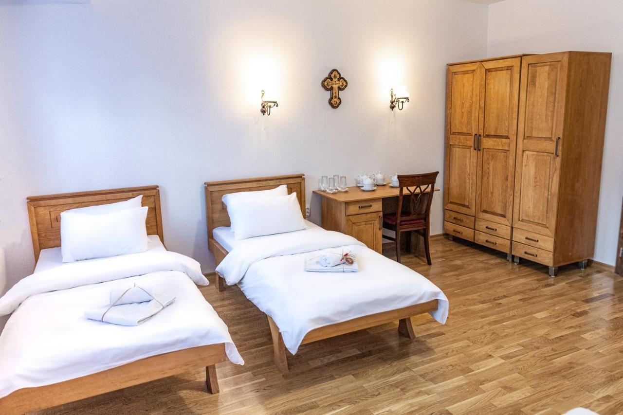 Guest Mansion, Гостински Палат Rostusa Extérieur photo