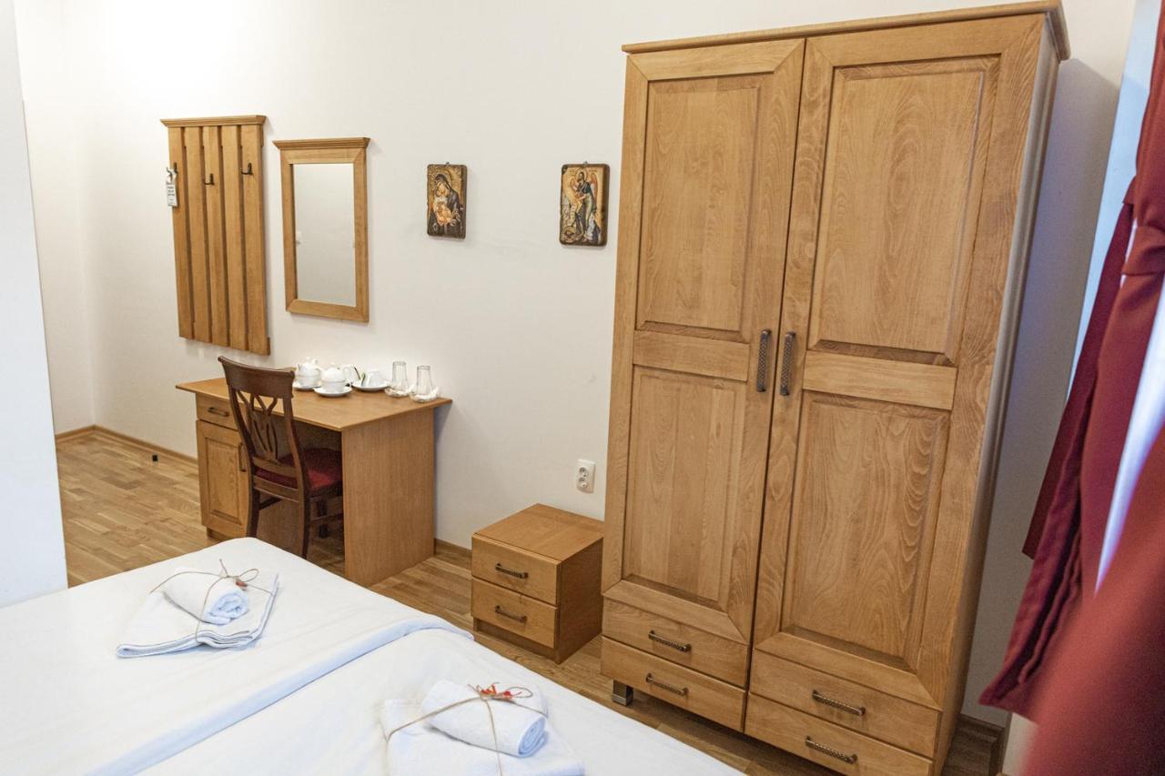 Guest Mansion, Гостински Палат Rostusa Extérieur photo