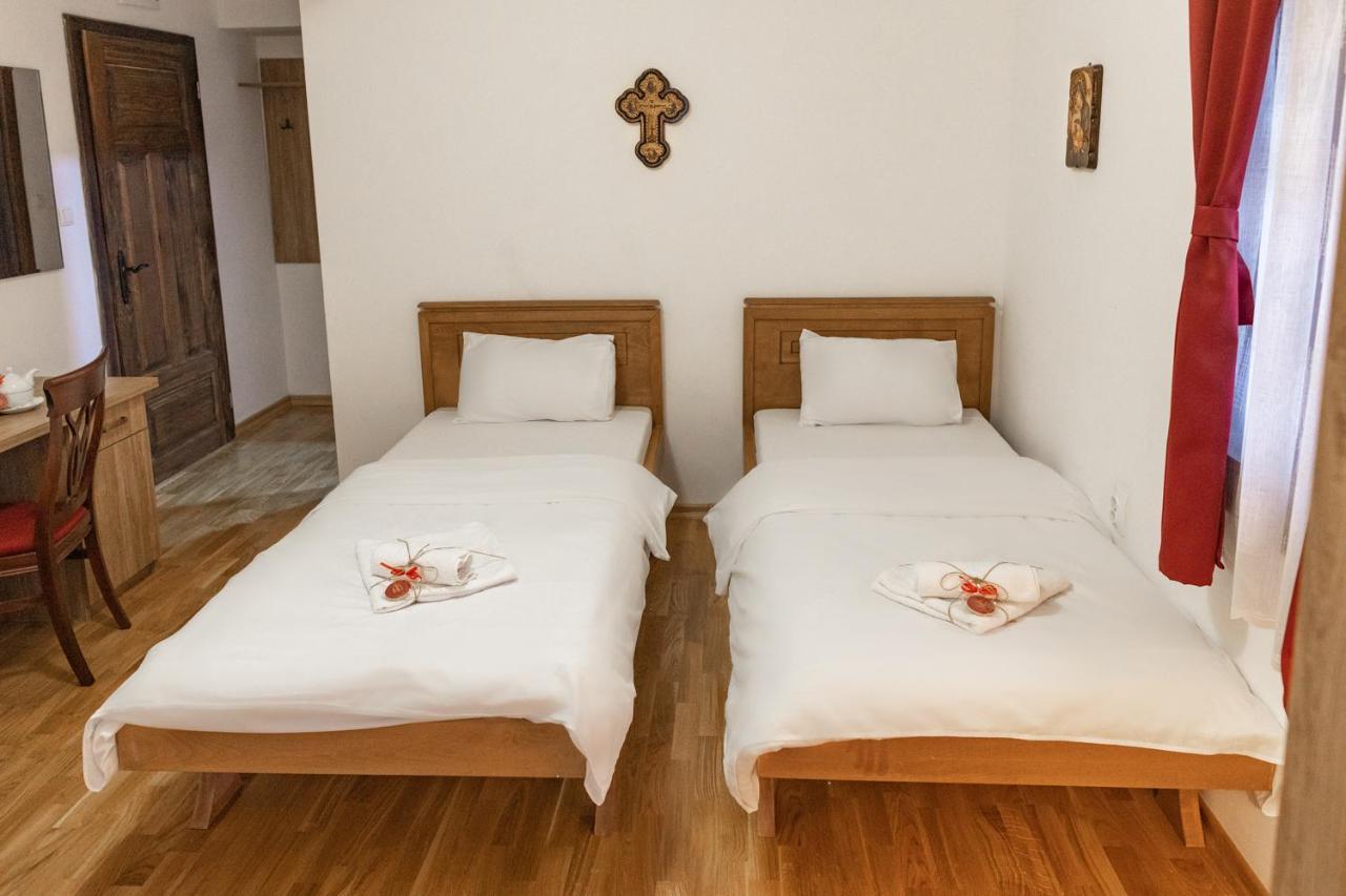 Guest Mansion, Гостински Палат Rostusa Extérieur photo