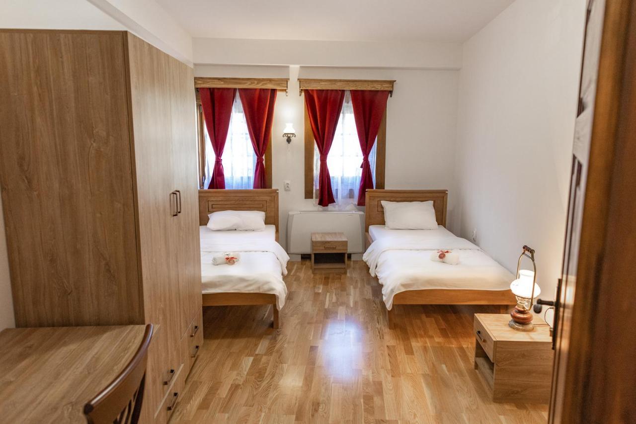 Guest Mansion, Гостински Палат Rostusa Extérieur photo