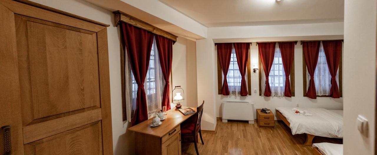 Guest Mansion, Гостински Палат Rostusa Extérieur photo