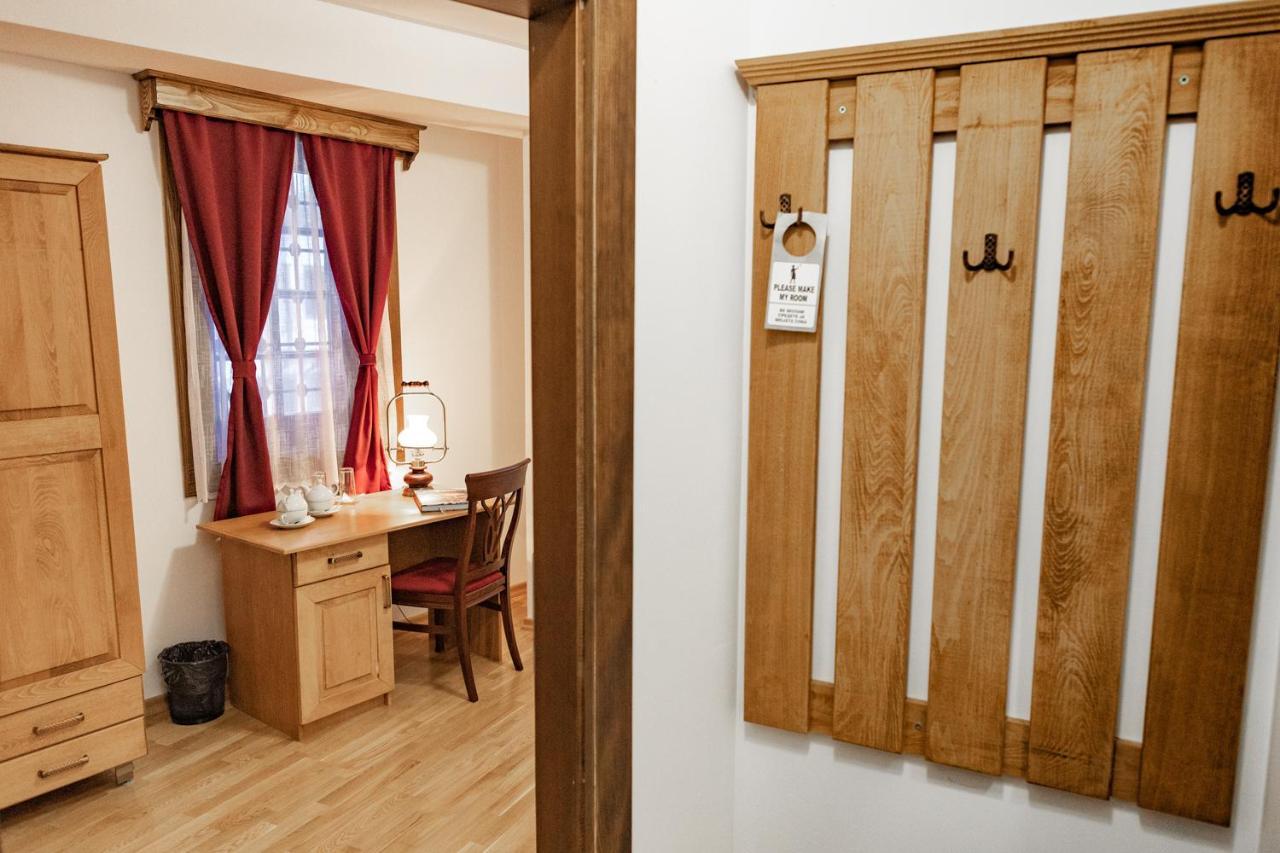 Guest Mansion, Гостински Палат Rostusa Extérieur photo