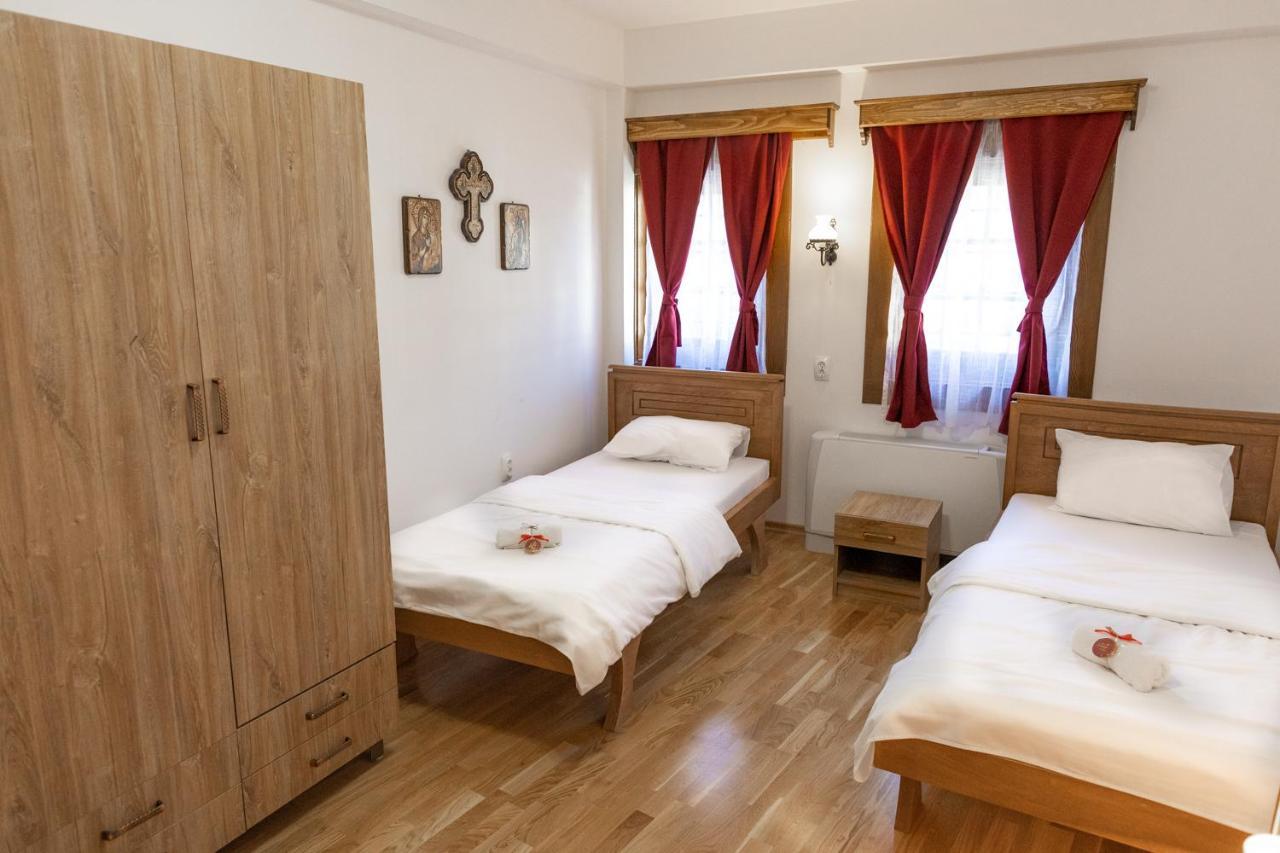 Guest Mansion, Гостински Палат Rostusa Extérieur photo