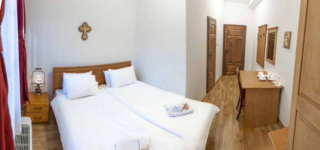 Guest Mansion, Гостински Палат Rostusa Extérieur photo