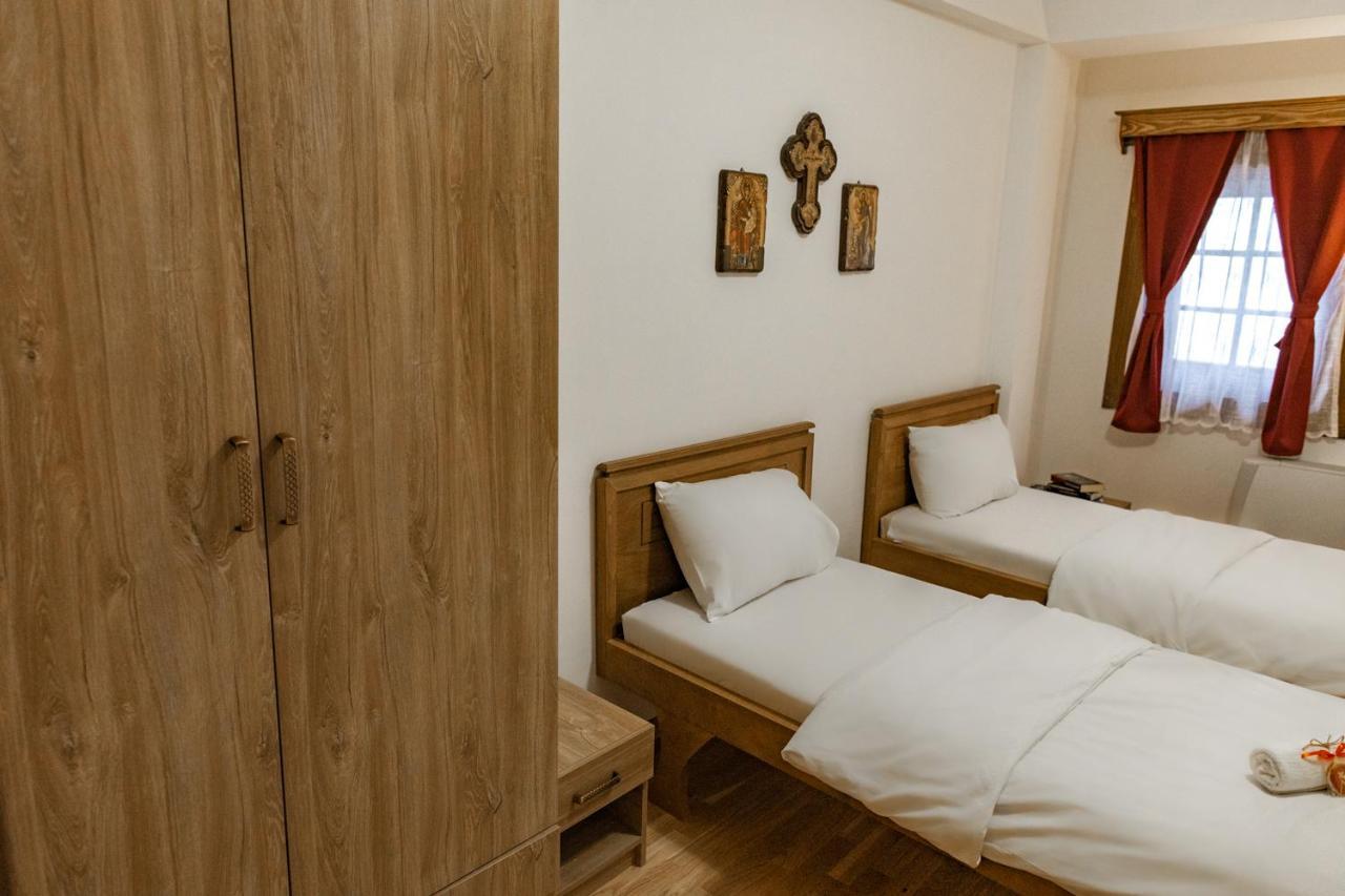 Guest Mansion, Гостински Палат Rostusa Extérieur photo